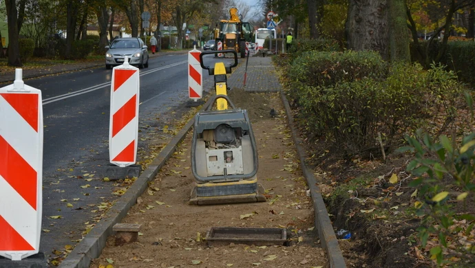 Remont chodnika przy ul. Wyzwolenia. Uważajcie na utrudnienia