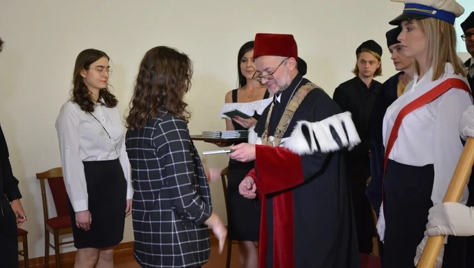 Prorektor Akademii Piotrkowskiej zwolniony... mailowo