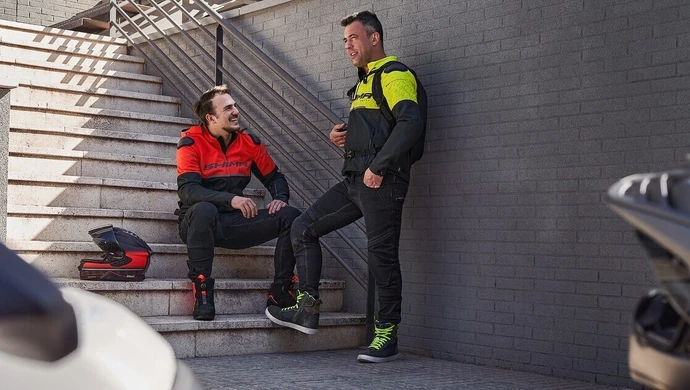 Stylowe turystyczne buty motocyklowe w rockowym wydaniu - poznaj najlepsze modele Shima Exo, Rebel i Edge