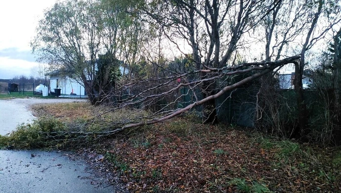 Powiało w regionie. Runęła olbrzymia konstrukcja