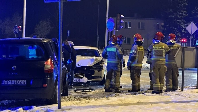 Wypadek na skrzyżowaniu Sikorskiego i Concordii (ZDJĘCIA)