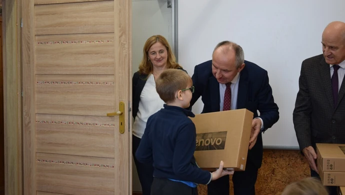 Prezenty dla uczniów wręczone