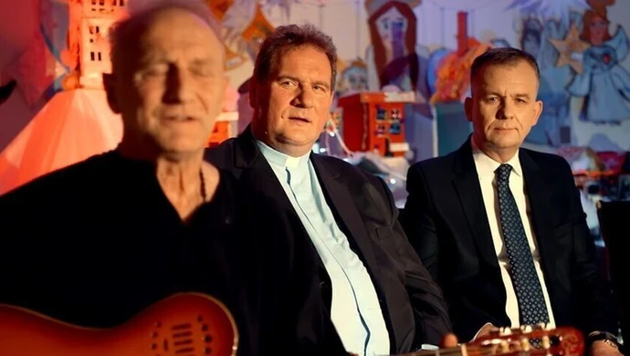 Prezydent Chojniak rapuje! Posłuchaj kolędy piotrkowskiego MOK-u