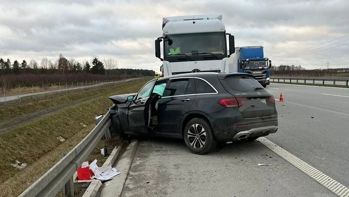 Zderzenie osóbówki i dwóch ciężarówek na A1