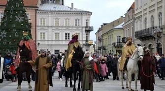 Orszak Trzech Króli w Piotrkowie. Barwne widowisko na Starówce