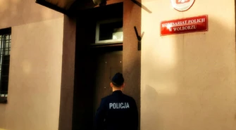 Bez badań technicznych, za to z zakazem i pasażerem w bagażniku