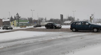 Zima wróciła, trudne warunki na drogach [ZDJĘCIA]