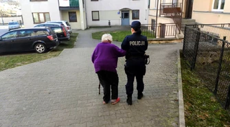 Pomogli seniorce dotrzeć do domu