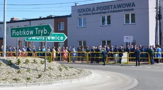 Golesze z nowoczesną szkołą i nową drogą [ZDJĘCIA]