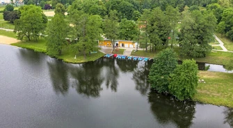 Staw w dawnym dworskim ogrodzie