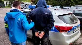 Pijany wjechał w ogrodzenie, a potem wybił szybę w domu