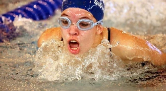 Strój pływacki damski: Jak wybrać idealny strój do pływania