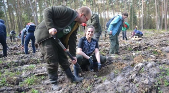 Posadzili drzewa w Uszczynie [ZDJĘCIA]