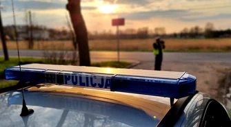 Kierowca nie miał uprawnień, a pasażer był poszukiwany