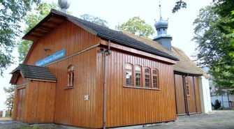 Drewniany kościółek z relikwią św. Jana Pawła II