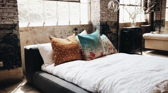 Dlaczego narzuta na łóżko Ci się przyda? &#8212; poznaj 3 nietypowe powody!