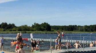 Brudna woda nie odstrasza. Tłumy na Słoneczku (ZDJĘCIA)