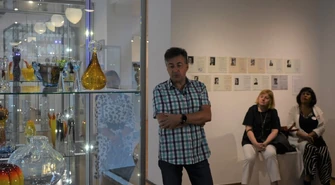 Śladami &#8220;Artystów Szkła Piotrkowskiego&#8221; - fotorelacja z oprowadzania po wystawie w ODA