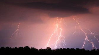 Mniej, ale gwałtowniej