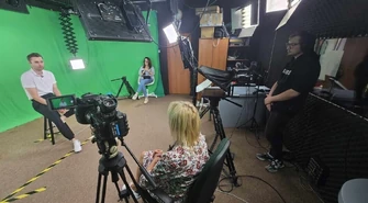 Z książką do gwiazd