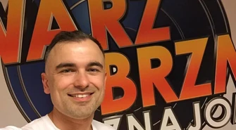 Z telewizyjnego show na scenę mediateki