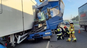 Zderzenie ciężarówek na autostradzie