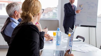 Kto powinien skorzystać ze szkoleń z zarządzania projektami?