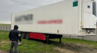 Skradziona w Niemczech naczepa znaleziona w powiecie piotrkowskim