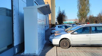 Automat paczkowy zastawia przejście?