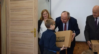 Prezenty dla uczniów wręczone