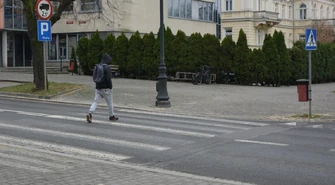 Czy pieszy zawsze ma pierwszeństwo? "Mamy plagę zombiaków wchodzących prosto pod koła"