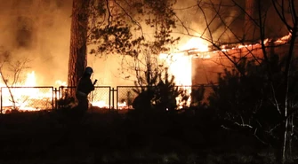 Pożar w Sulejowie. Spłonął domek letniskowy [zdjęcia, film]