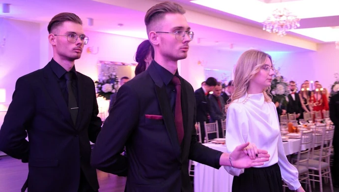 Rzucili się w wir studniówkowego szaleństwa! [ZDJĘCIA]