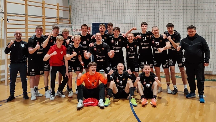 Młodzi szczypiorniści z cennym awansem