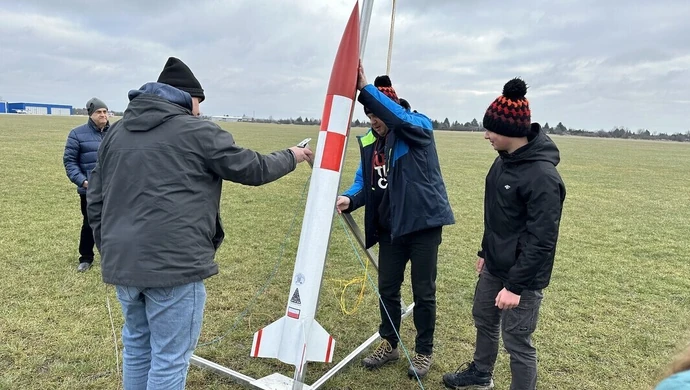Niezwykły projekt ucznia III LO. Rakieta leciała 282 km/h! (ZDJĘCIA, FILM)