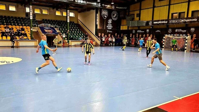 Najlepsi tracą punkty