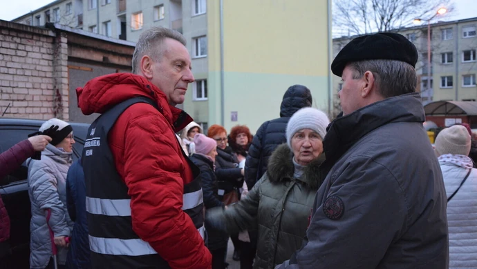 Zalane piwnice czy zniszczona droga. Prezes PSM rozmawiał z mieszkańcami