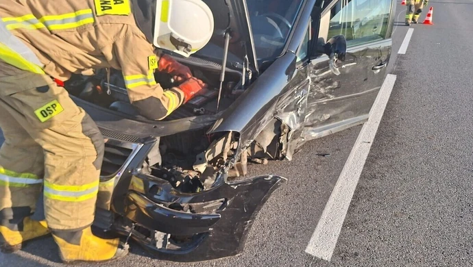 Wypadek pod Kamocinem. Jedna osoba ranna