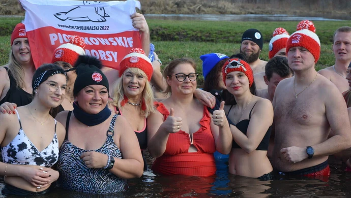 Najpierw pobiegli, później wspólnie morsowali