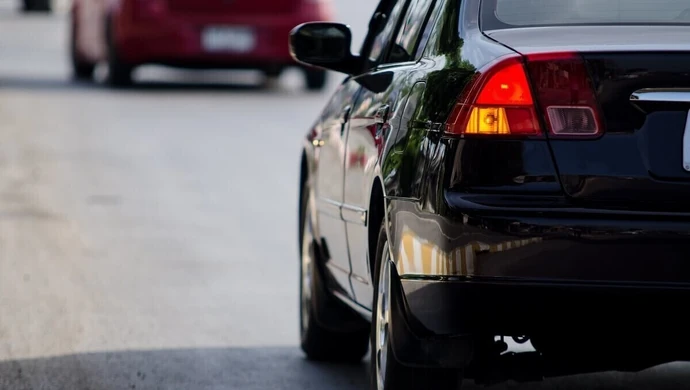 Auto piszczy podczas hamowania? To nie jest normalny objaw