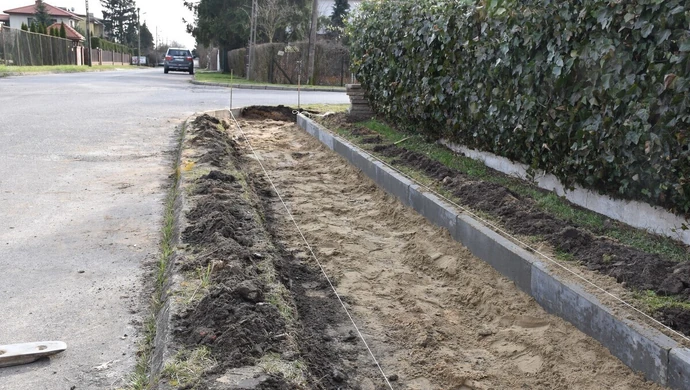 W Piotrkowie remontują kolejny chodnik