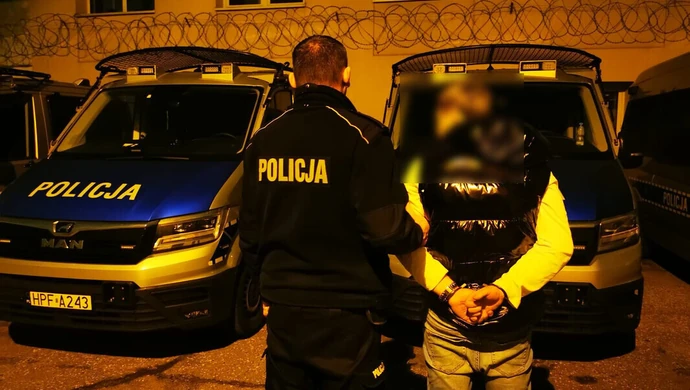 Kierowca chciał przekupić policjantów. Był pijany