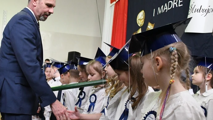 Ślubowanie pierwszoklasistów w SP16 (ZDJĘCIA)