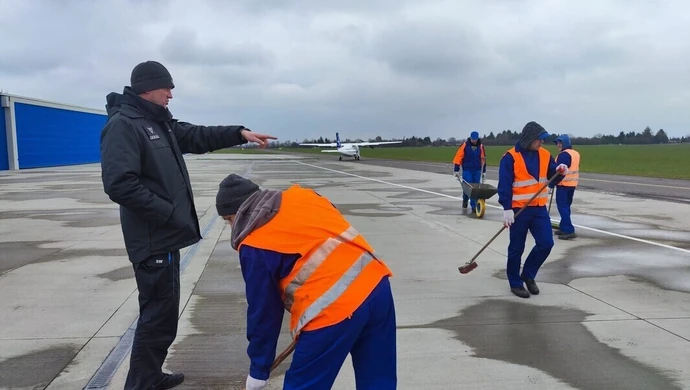 Więźniowie pomogli w wiosennych porządkach