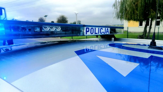 Uratowali mężczyznę, który siedział na torach