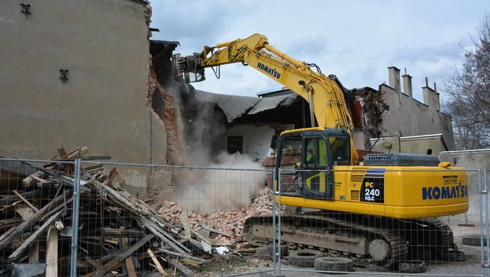 Wyburzają kamienicę, która uległa katastrofie budowlanej