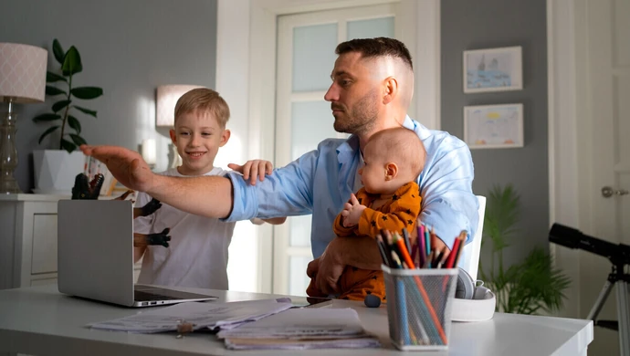Przewodnik po procedurze ubiegania się o urlop ojcowski. Co warto wiedzieć?