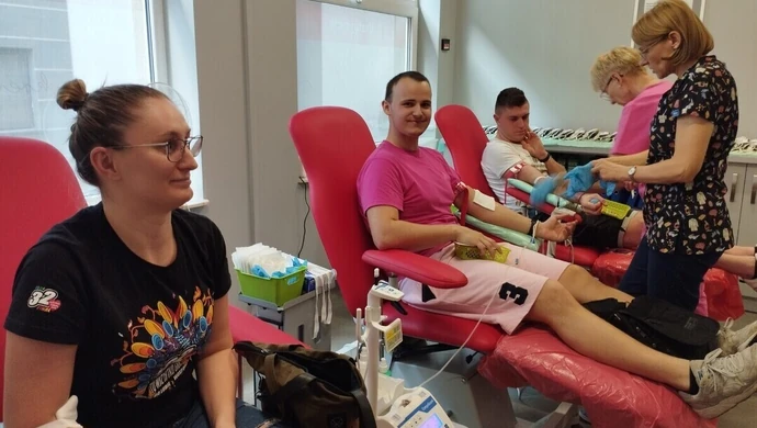 Wspólna akcja krwiodawstwa ZHP i Akademii Piotrkowskiej przyciągnęła tłumy