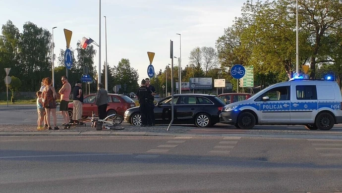Zderzenie samochodu z rowerzystą na Rondzie Sulejowskim