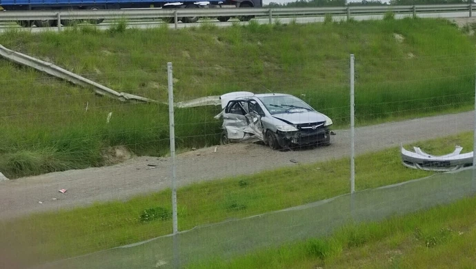 Samochód wypadł z A1. Lądował śmigłowiec LPR